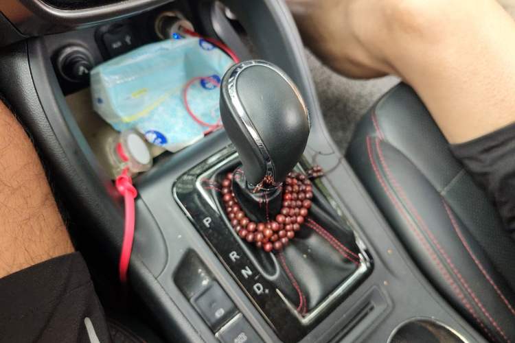 Used CHANGAN CS75 2014 1.8T Automatic Elite Model China IV Standard Gear Lever