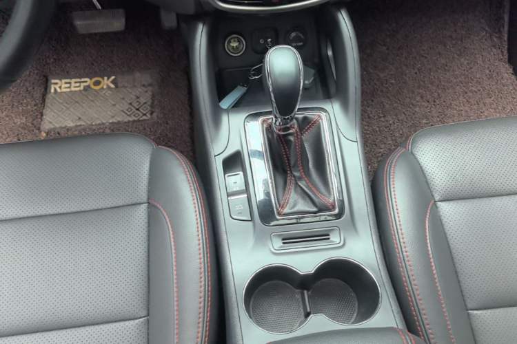 Used CHANGAN CS75 2014 1.8T Automatic Elite Model China IV Standard Gear Lever
