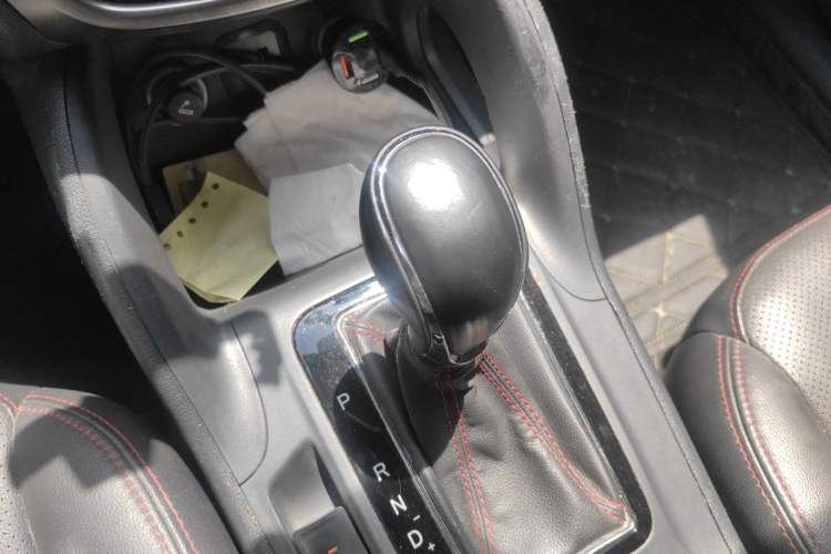 Used CHANGAN CS75 2014 1.8T Automatic Elite Version China V Standard Gear Lever