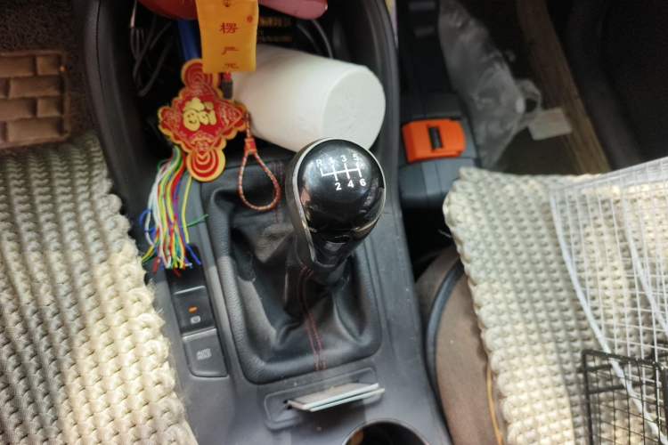 Used CHANGAN CS75 2014 2.0L Manual Luxury Version China IV Standard Gear Lever
