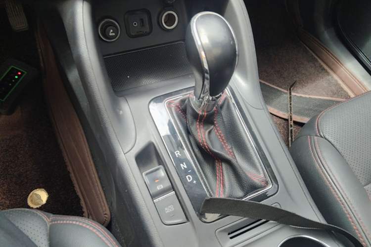 Used CHANGAN CS75 2014 1.8T Automatic Elite Model China IV Standard Gear Lever