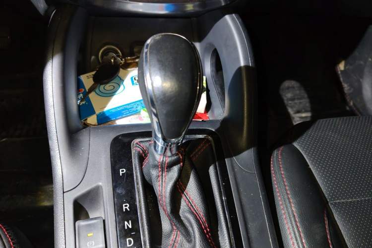 Used CHANGAN CS75 2014 1.8T Automatic Elite Model China IV Standard Gear Lever