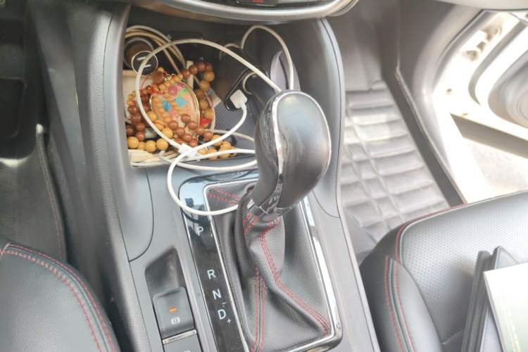 Used CHANGAN CS75 2014 1.8T Automatic Elite Model China IV Standard Gear Lever