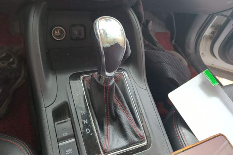Used CHANGAN CS75 2014 1.8T Automatic Elite Model China IV Standard Gear Lever