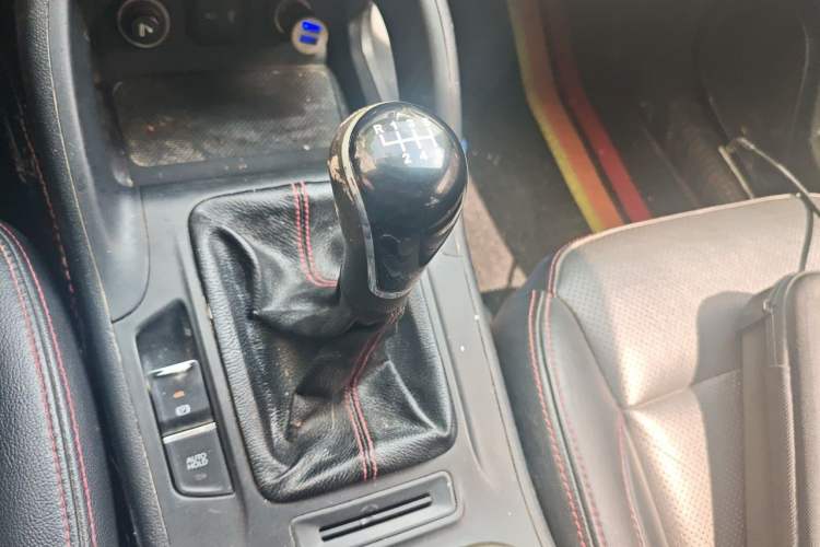 Used CHANGAN CS75 2014 2.0L Manual Luxury Version China IV Standard Gear Lever