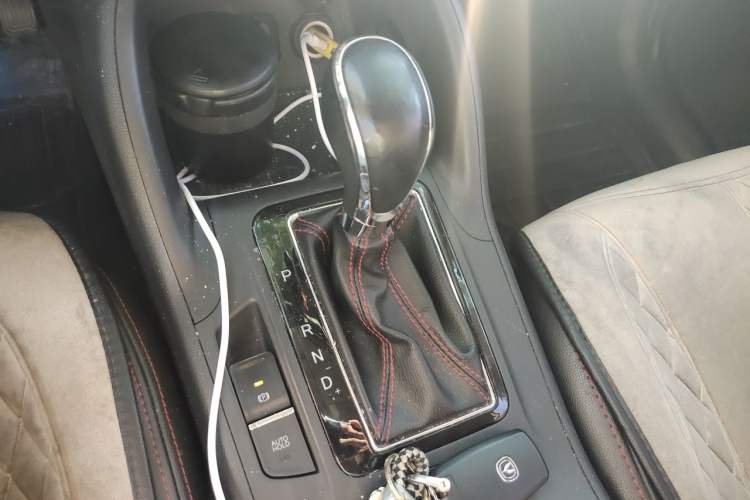 Used CHANGAN CS75 2014 1.8T Automatic Elite Model China IV Standard Gear Lever