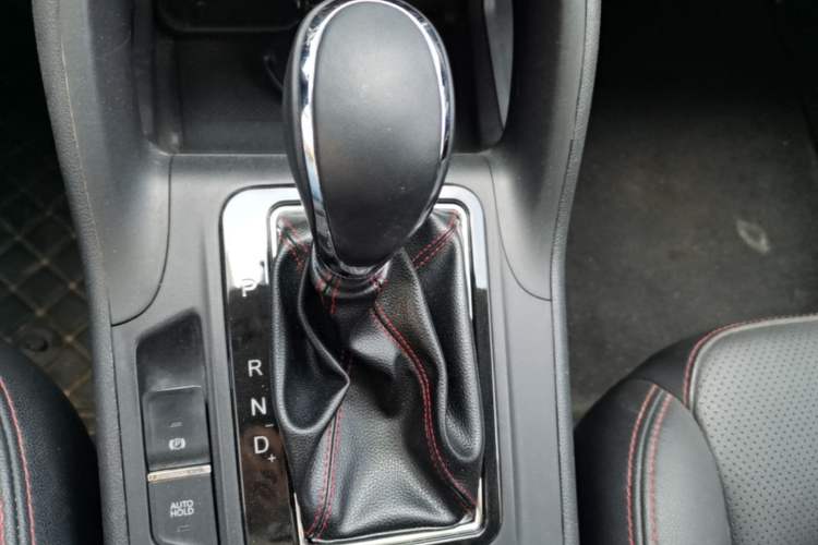 Used CHANGAN CS75 2014 1.8T Automatic Elite Model China IV Standard Gear Lever