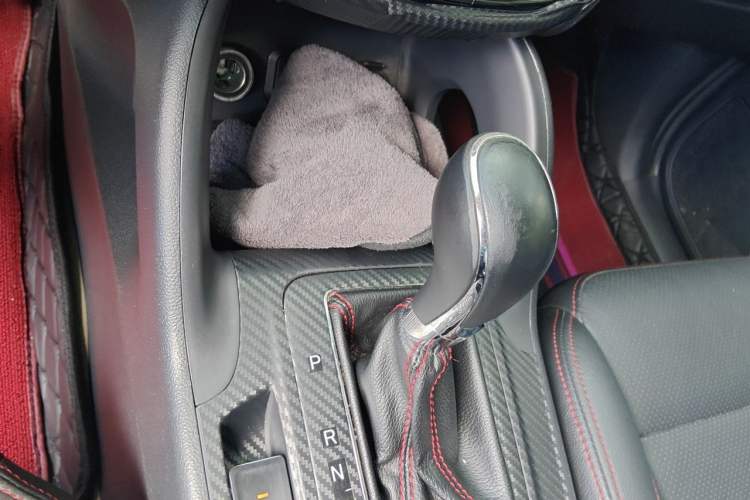 Used CHANGAN CS75 2014 1.8T Automatic Prestige Model China IV Standard Gear Lever