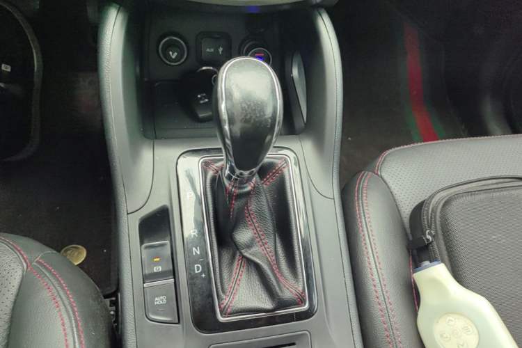 Used CHANGAN CS75 2014 1.8T Automatic Elite Model China IV Standard Gear Lever