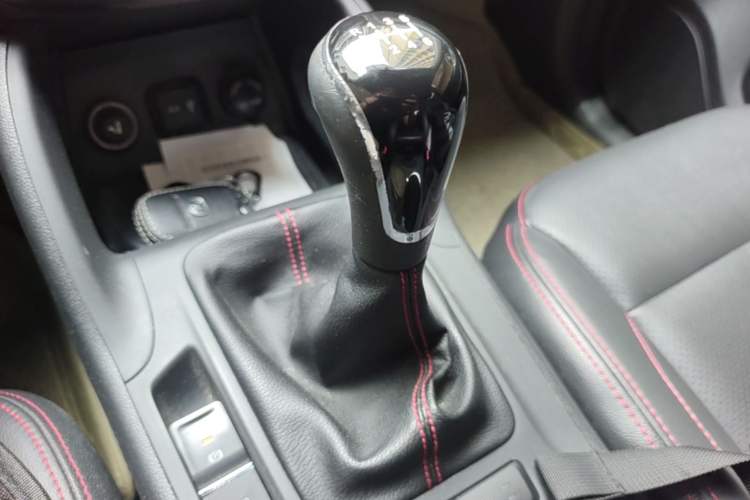 Used CHANGAN CS75 2014 2.0L Manual Leading Version China IV Standard Gear Lever