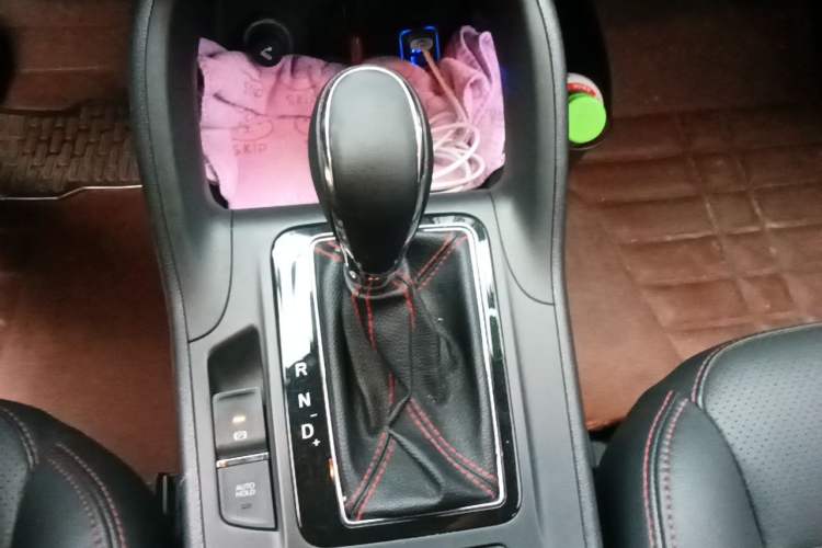 Used CHANGAN CS75 2014 1.8T Automatic Prestige Model China IV Standard Gear Lever
