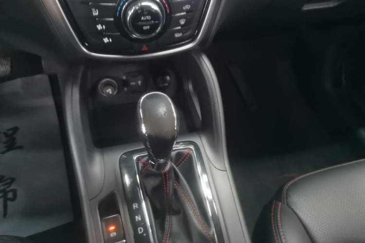 Used CHANGAN CS75 2014 1.8T Automatic Prestige Model China IV Standard Gear Lever