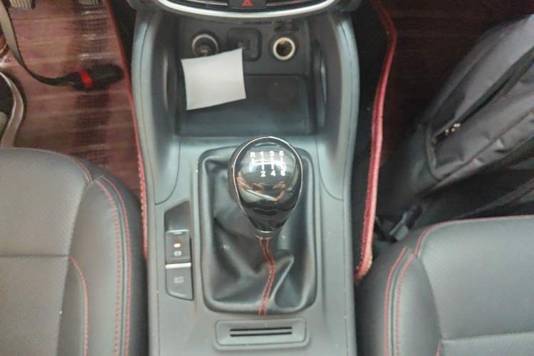 Used CHANGAN CS75 2014 2.0L Manual Luxury Version China IV Standard Gear Lever