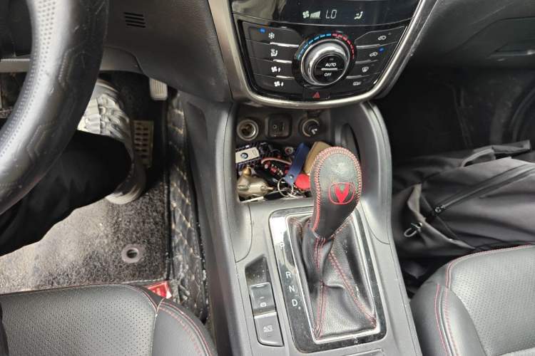 Used CHANGAN CS75 2014 1.8T Automatic Elite Version China V Standard Gear Lever