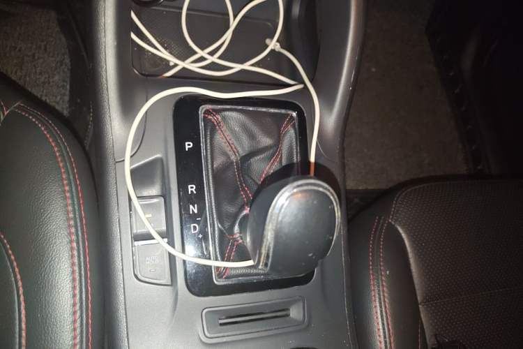 Used CHANGAN CS75 2014 1.8T Automatic Elite Model China IV Standard Gear Lever