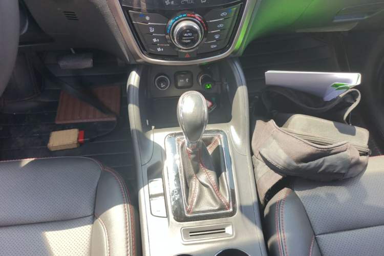 Used CHANGAN CS75 2014 1.8T Automatic Elite Model China IV Standard Gear Lever