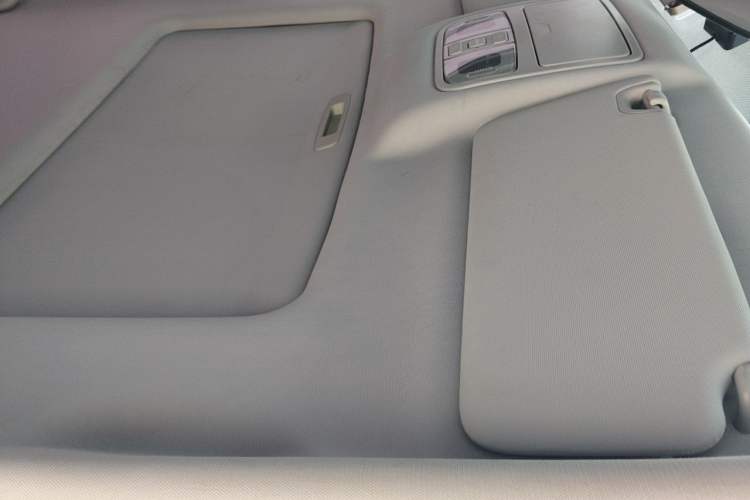 Used CHANGAN CS75 2014 2.0L Manual Luxury Version China IV Standard Headliner
