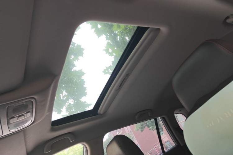 Used CHANGAN CS75 2014 2.0L Manual Luxury Version China IV Standard Headliner