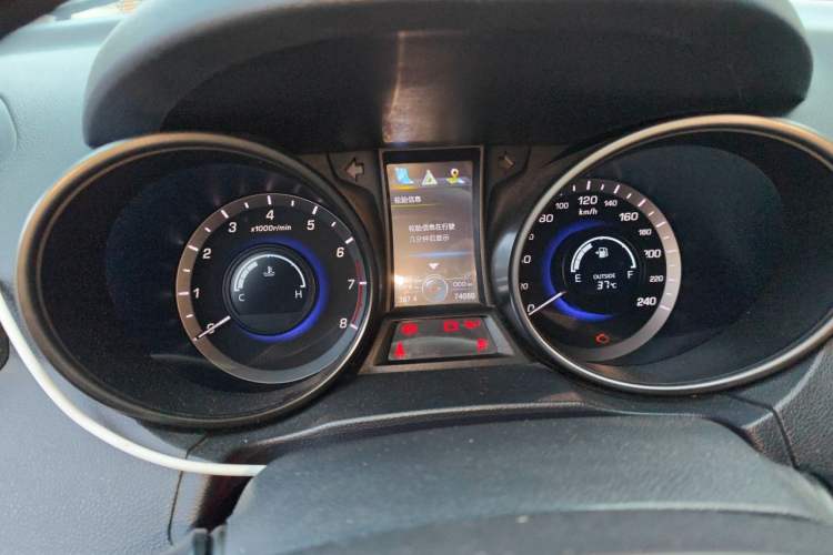 Used CHANGAN CS75 2014 2.0L Manual Luxury Version China IV Standard Instrument Cluster