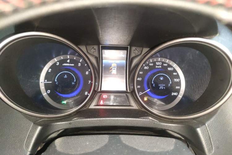 Used CHANGAN CS75 2014 1.8T Automatic Elite Model China IV Standard Instrument Cluster