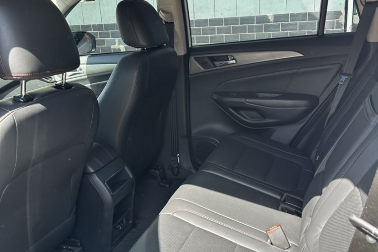 Used CHANGAN CS75 2014 2.0L Manual Luxury Version China IV Standard Interior 1