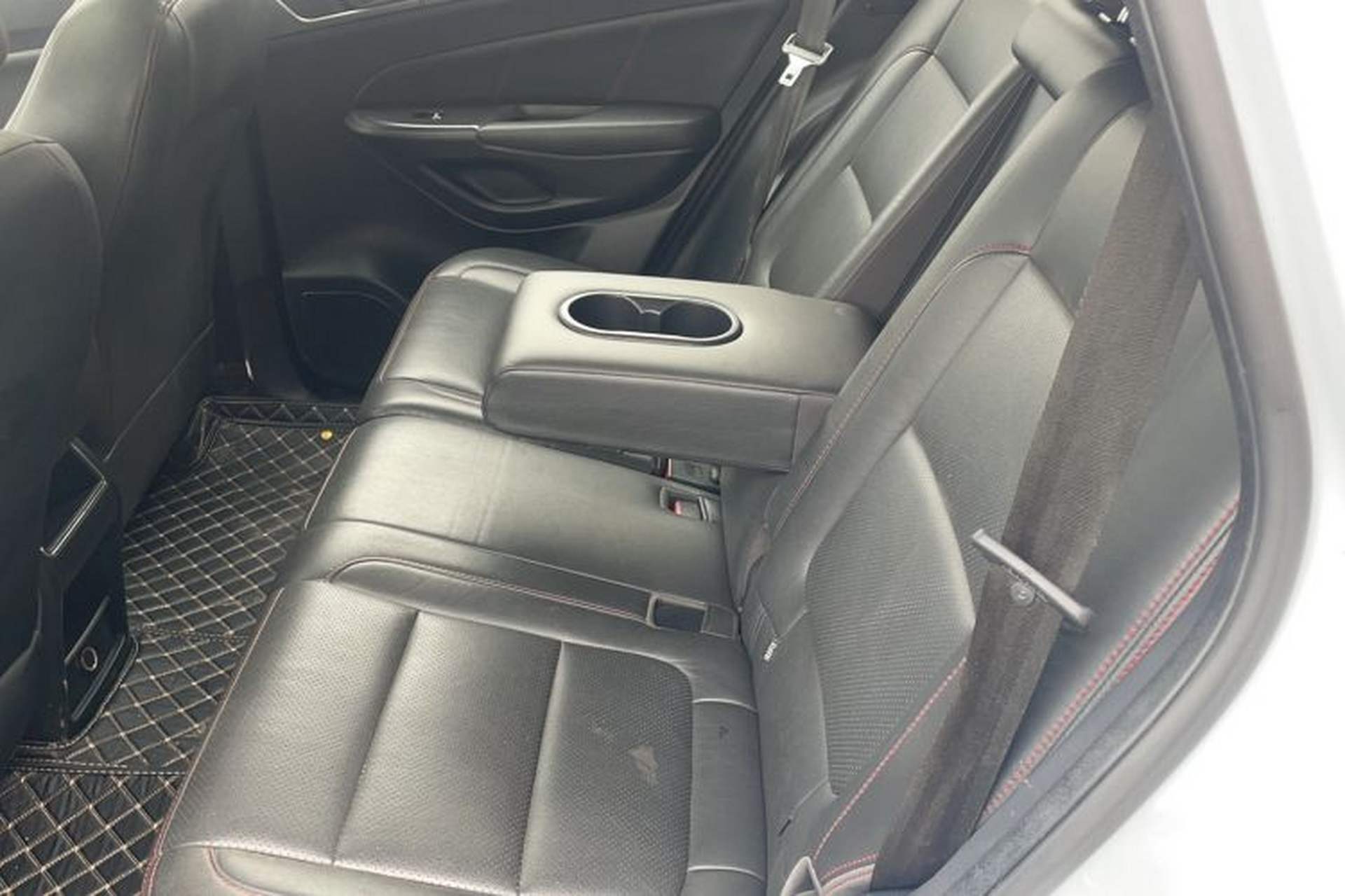 Used CHANGAN CS75 2014 2.0L Manual Luxury Version China IV Standard Interior 1