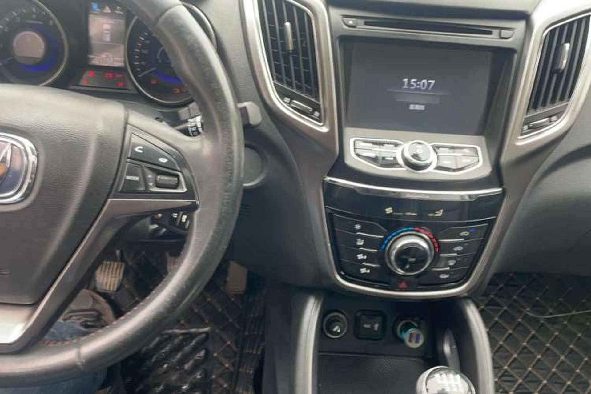 Used CHANGAN CS75 2014 2.0L Manual Luxury Version China IV Standard Interior 3