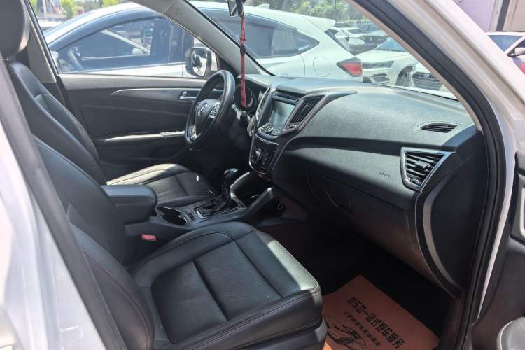 Used CHANGAN CS75 2014 1.8T Automatic Elite Model China IV Standard Interior 4