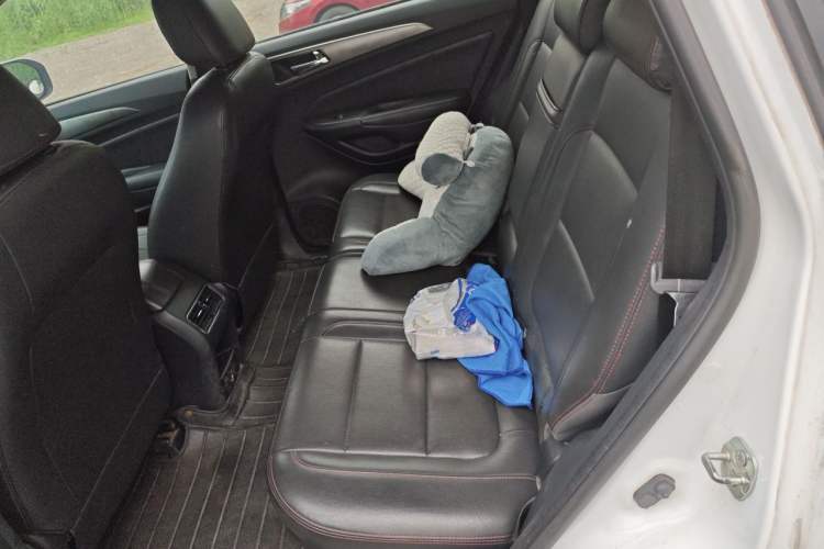 Used CHANGAN CS75 2014 1.8T Automatic Elite Model China IV Standard Interior 4