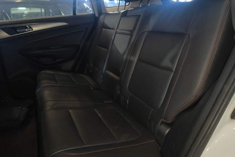 Used CHANGAN CS75 2014 1.8T Automatic Elite Model China IV Standard Interior 4
