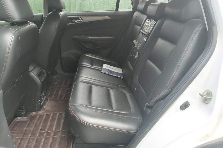 Used CHANGAN CS75 2014 2.0L Manual Luxury Version China V Standard Interior 4