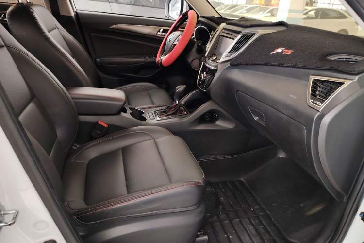 Used CHANGAN CS75 2014 1.8T Automatic Prestige Model China IV Standard Interior 8