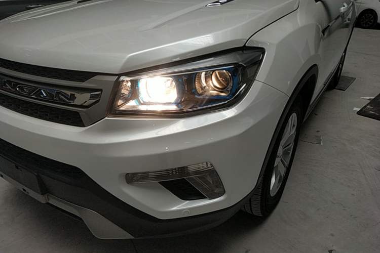 Used CHANGAN CS75 2014 1.8T Automatic Elite Model China IV Standard Left Front Headlight