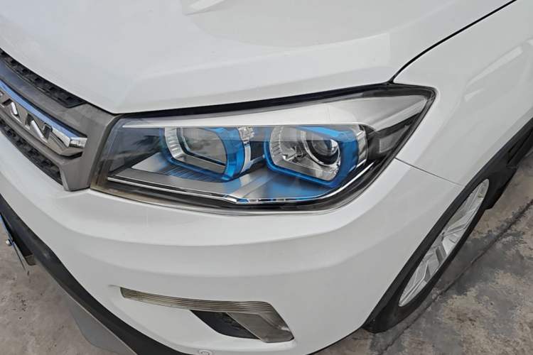 Used CHANGAN CS75 2014 1.8T Automatic Elite Model China IV Standard Left Front Headlight