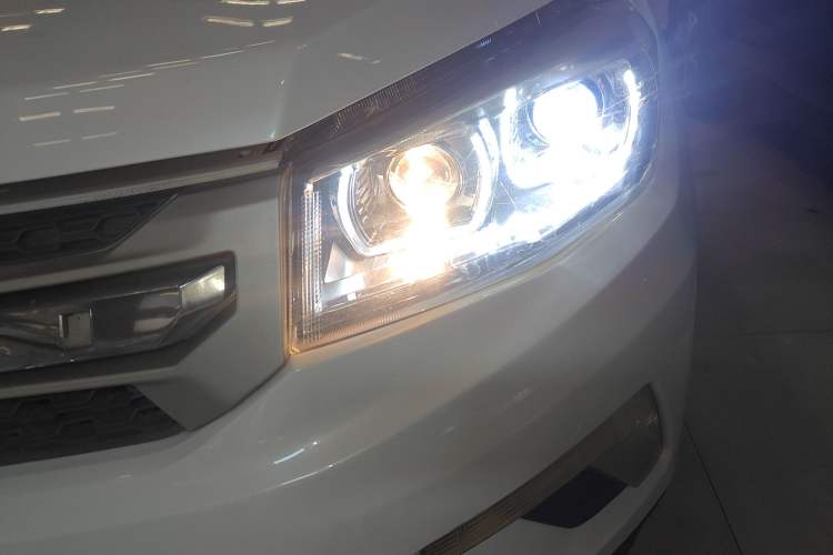 Used CHANGAN CS75 2014 1.8T Automatic Elite Model China IV Standard Left Front Headlight