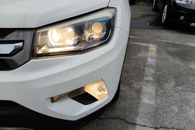 Used CHANGAN CS75 2014 1.8T Automatic Elite Model China IV Standard Left Front Headlight