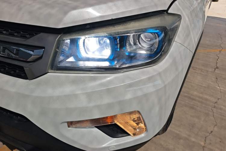 Used CHANGAN CS75 2014 1.8T Automatic Elite Model China IV Standard Left Front Headlight