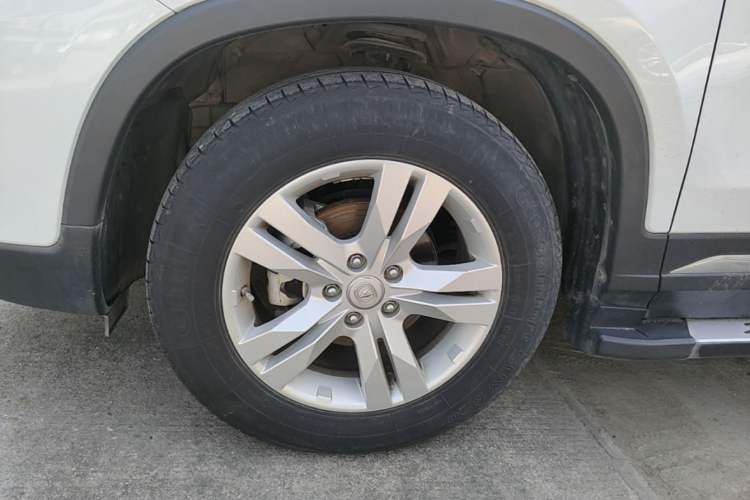 Used CHANGAN CS75 2014 2.0L Manual Luxury Version China IV Standard Left Front Wheel Hub