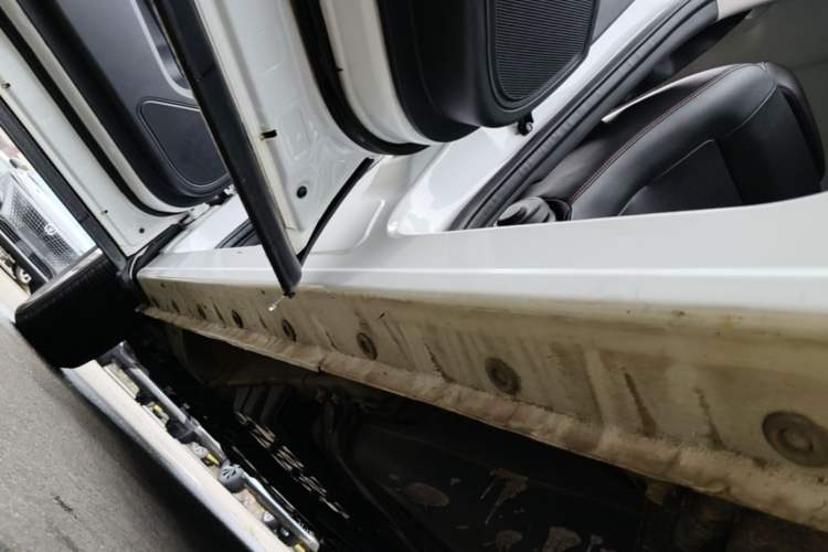 Used CHANGAN CS75 2014 1.8T Automatic Elite Model China IV Standard Left Side Sill