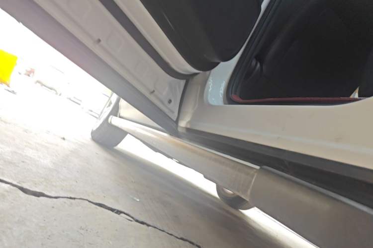 Used CHANGAN CS75 2014 2.0L Manual Luxury Version China IV Standard Left Side Sill