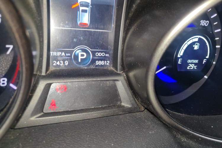 Used CHANGAN CS75 2014 1.8T Automatic Elite Model China IV Standard Odometer Close Up
