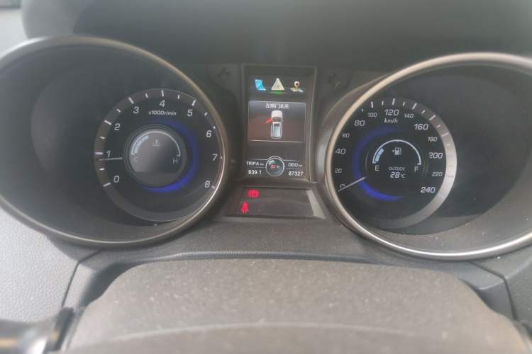 Used CHANGAN CS75 2014 2.0L Manual Luxury Version China IV Standard Odometer Close Up
