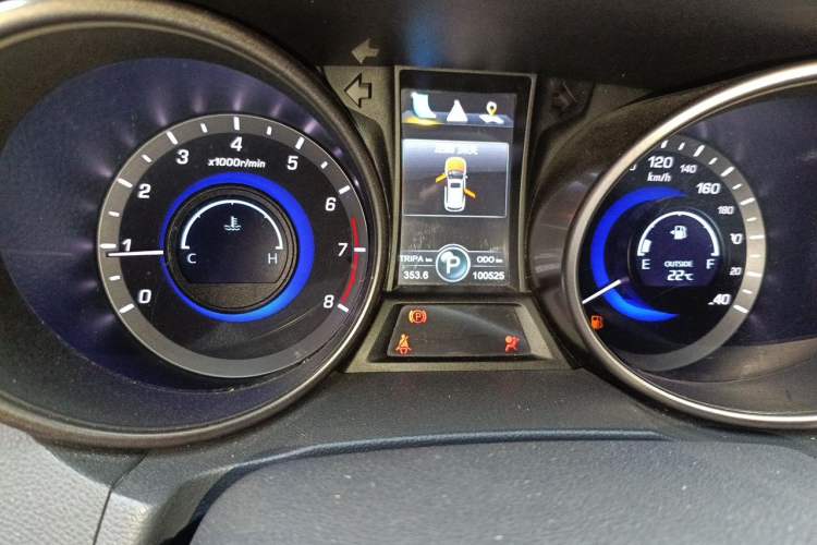 Used CHANGAN CS75 2014 1.8T Automatic Elite Model China IV Standard Odometer Close Up