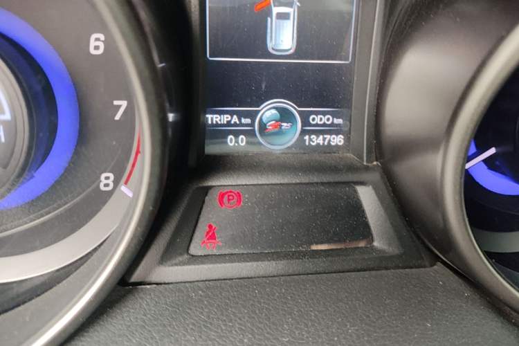 Used CHANGAN CS75 2014 2.0L Manual Luxury Version China V Standard Odometer Close Up