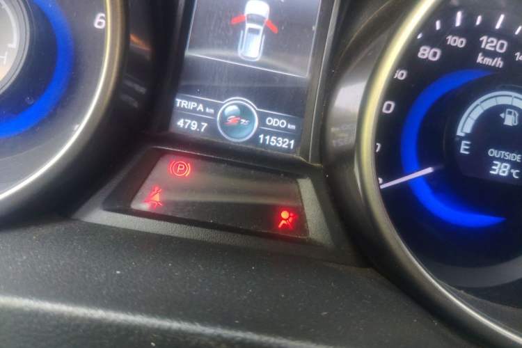 Used CHANGAN CS75 2014 2.0L Manual Luxury Version China IV Standard Odometer Close Up