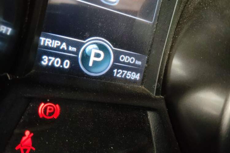 Used CHANGAN CS75 2014 1.8T Automatic Elite Version China V Standard Odometer Close Up