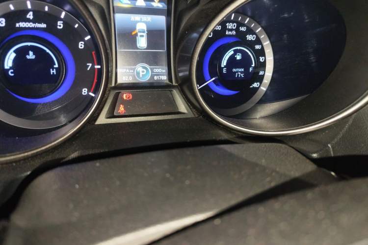 Used CHANGAN CS75 2014 1.8T Automatic Elite Model China IV Standard Odometer Close Up