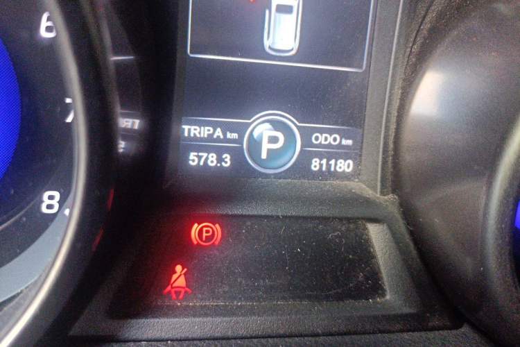 Used CHANGAN CS75 2014 1.8T Automatic Elite Model China IV Standard Odometer Close Up