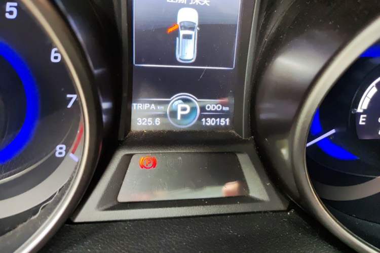 Used CHANGAN CS75 2014 1.8T Automatic Prestige Model China IV Standard Odometer Close Up