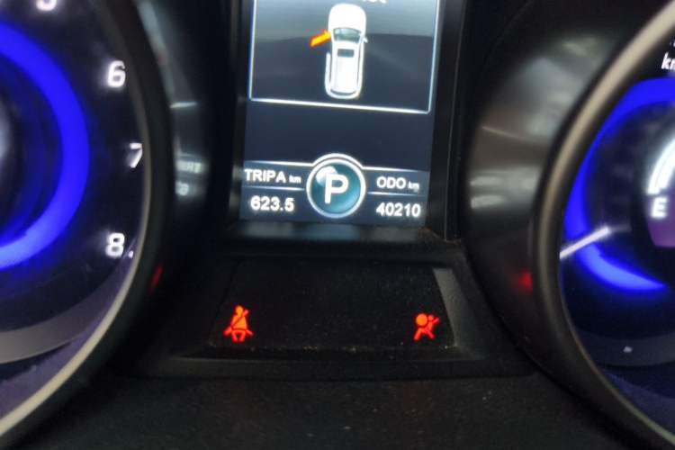 Used CHANGAN CS75 2014 1.8T Automatic Fashion Model China V Standard Odometer Close Up